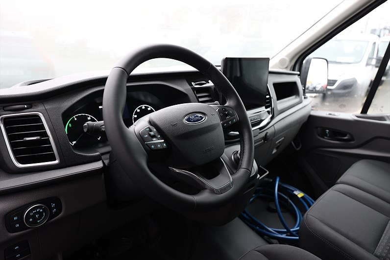 Ford E-Transit 350 198kW 269hk L3H3 Navi Värmare LEVKLAR