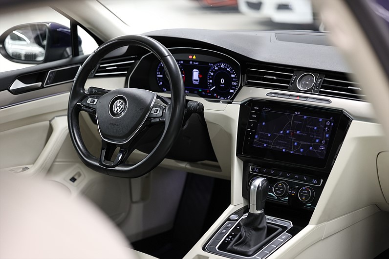 Volkswagen Passat 2.0 TDI 4M 190hk R-Line Pano Cockpit Värmare