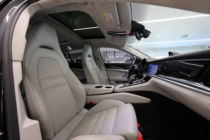 Porsche Panamera Turbo 550hk Sport Chrono BOSE Värmare Drag