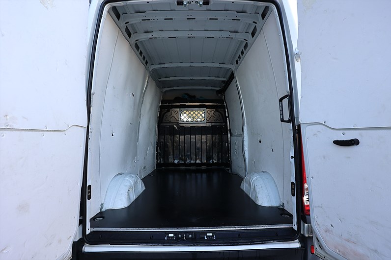 Iveco Daily 35 2.3 JTD Hi-Matic 10m3 Webasto LEASBAR