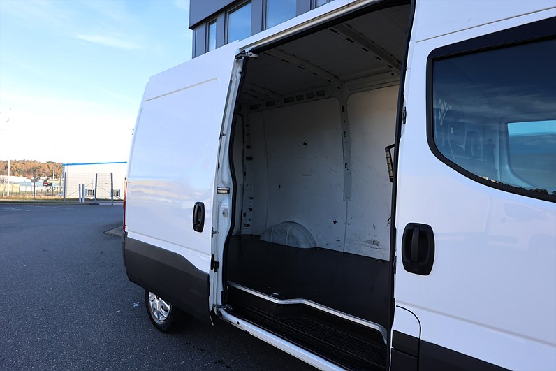 Iveco Daily 35 2.3 JTD Hi-Matic 10m3 Webasto LEASBAR