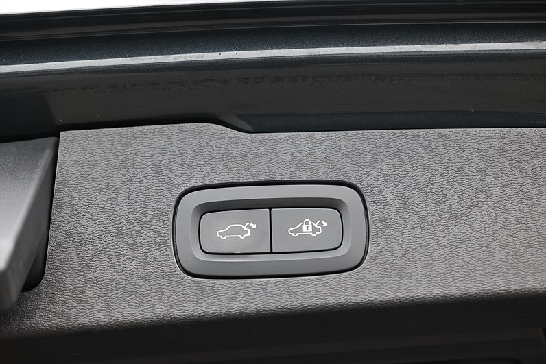Volvo V60 T4 190hk Inscription HUD 360-kamera Keyless Drag