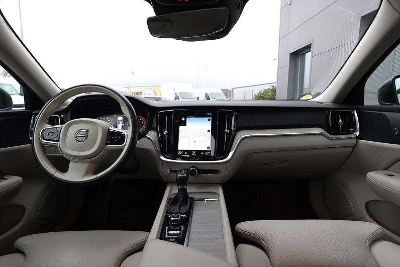 Volvo V60 T4 190hk Inscription HUD 360-kamera Keyless Drag
