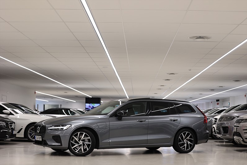 Volvo V60 T6 AWD TwEn 340hk R-Design Pano H/K Drag HUD 360