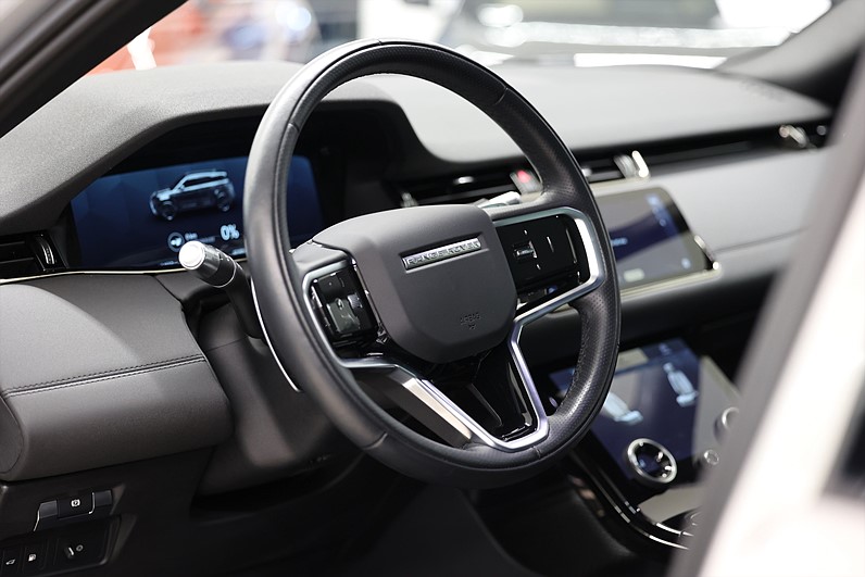 Range Rover Evoque P300e AWD PHEV R-Dynamic Pano