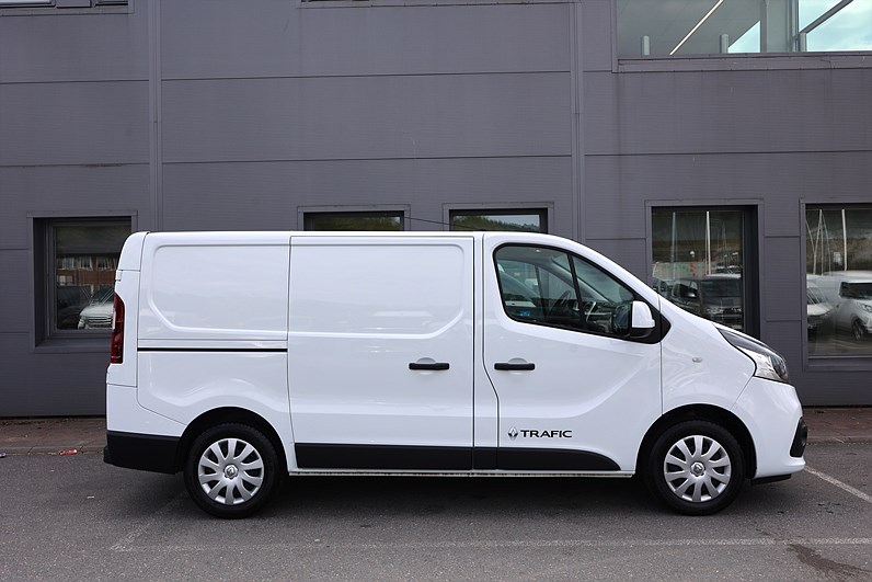 Renault Trafic 1.6 dCi 125hk L1H1 Nordic Line Värmare Drag MOMS