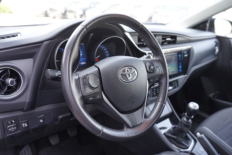 Toyota Auris 1.2T 116hk Active Drag Bluetooth Årsskatt 822kr