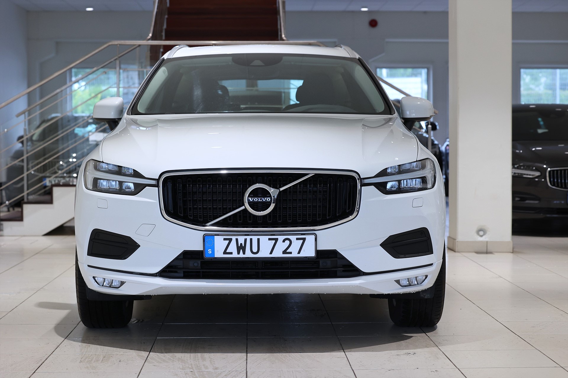 Volvo XC60 B4 197hk Momentum Adv Keyless B-kamera Drag