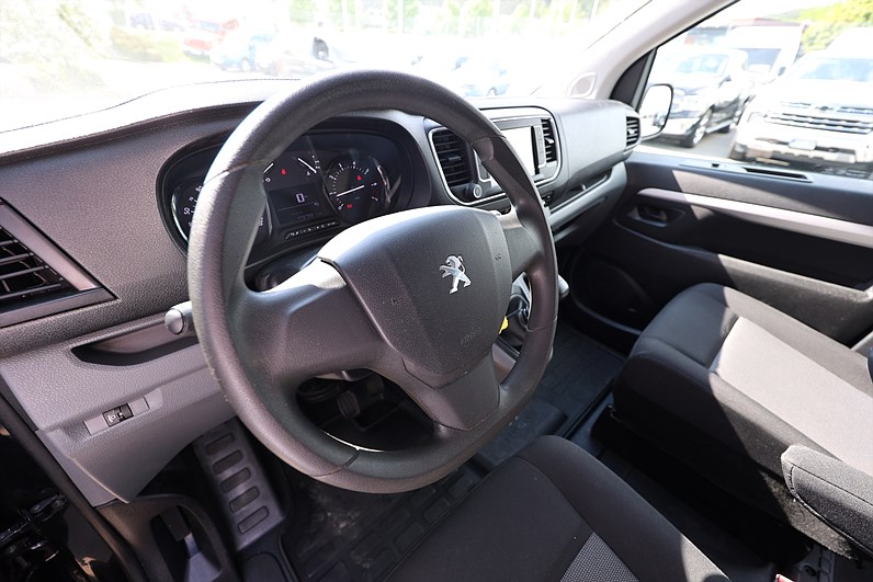 Peugeot Expert BlueHDi Crew Cab 5 sits Drag B-kamera Carplay