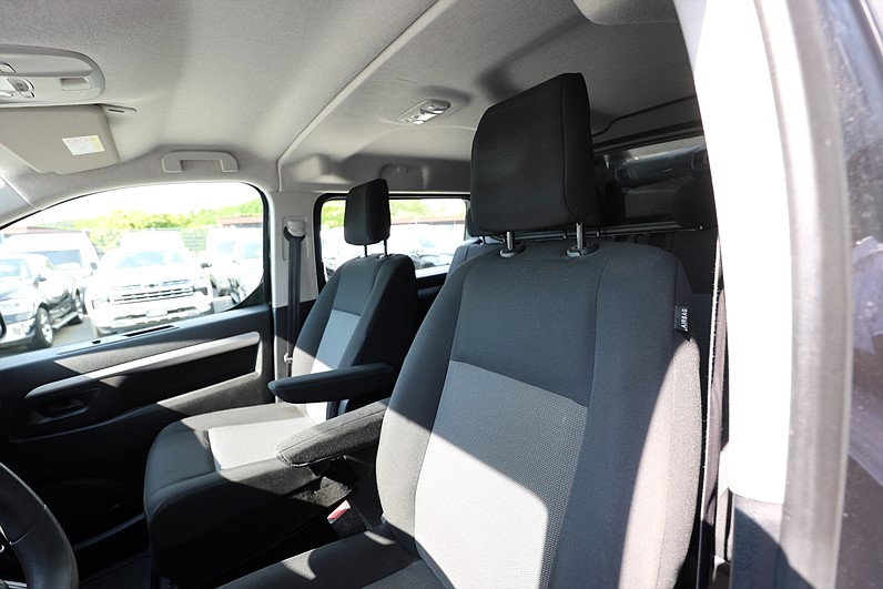 Peugeot Expert BlueHDi Crew Cab 5 sits Drag B-kamera Carplay