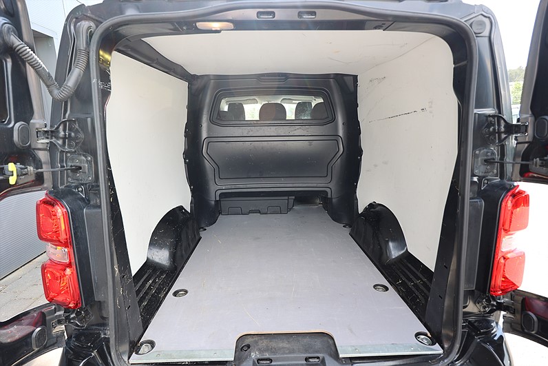 Peugeot Expert BlueHDi Crew Cab 5 sits Drag B-kamera Carplay