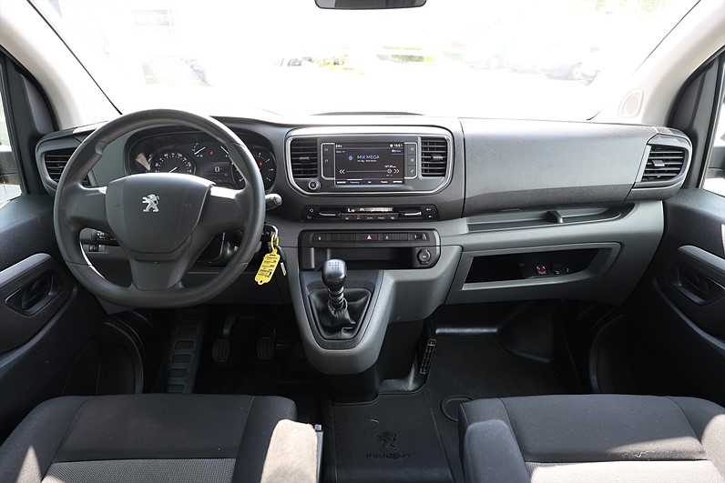 Peugeot Expert BlueHDi Crew Cab 5 sits Drag B-kamera Carplay