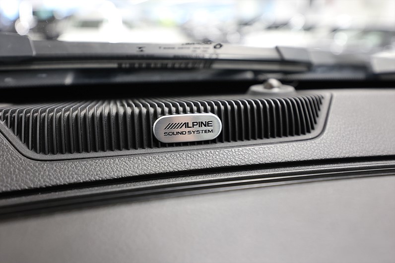 Dodge RAM 5.7 V8 HEMI 4X4 Classic Drag ALPINE Taklucka MOMS