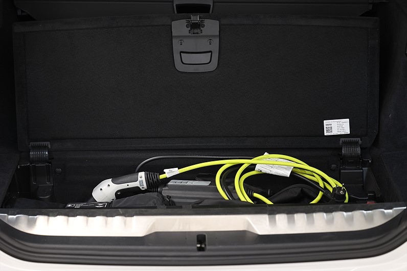 BMW 330e Touring M Sport H/K HUD Laser Skinn Drag Shadowline