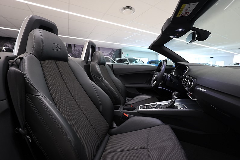 Audi TT 1.8 TFSI Roadster 180hk S-line B&O Cockpit 2559MIL