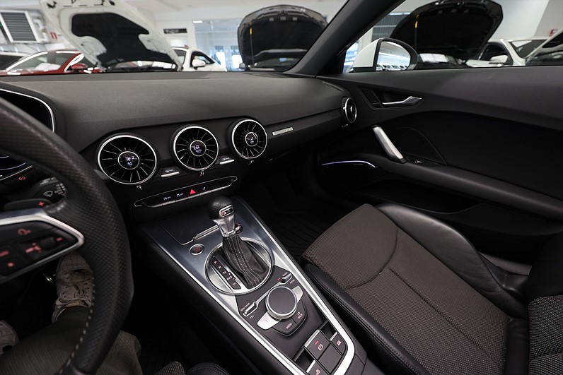 Audi TT 1.8 TFSI Roadster 180hk S-line B&O Cockpit 2559MIL