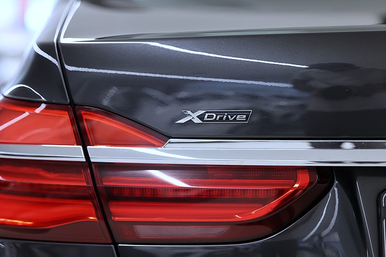 BMW 730d xDrive 265hk Taklucka H/K HUD Soft-Close Massage