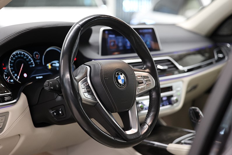BMW 730d xDrive 265hk Taklucka H/K HUD Soft-Close Massage