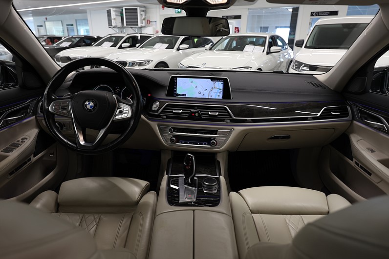 BMW 730d xDrive 265hk Taklucka H/K HUD Soft-Close Massage