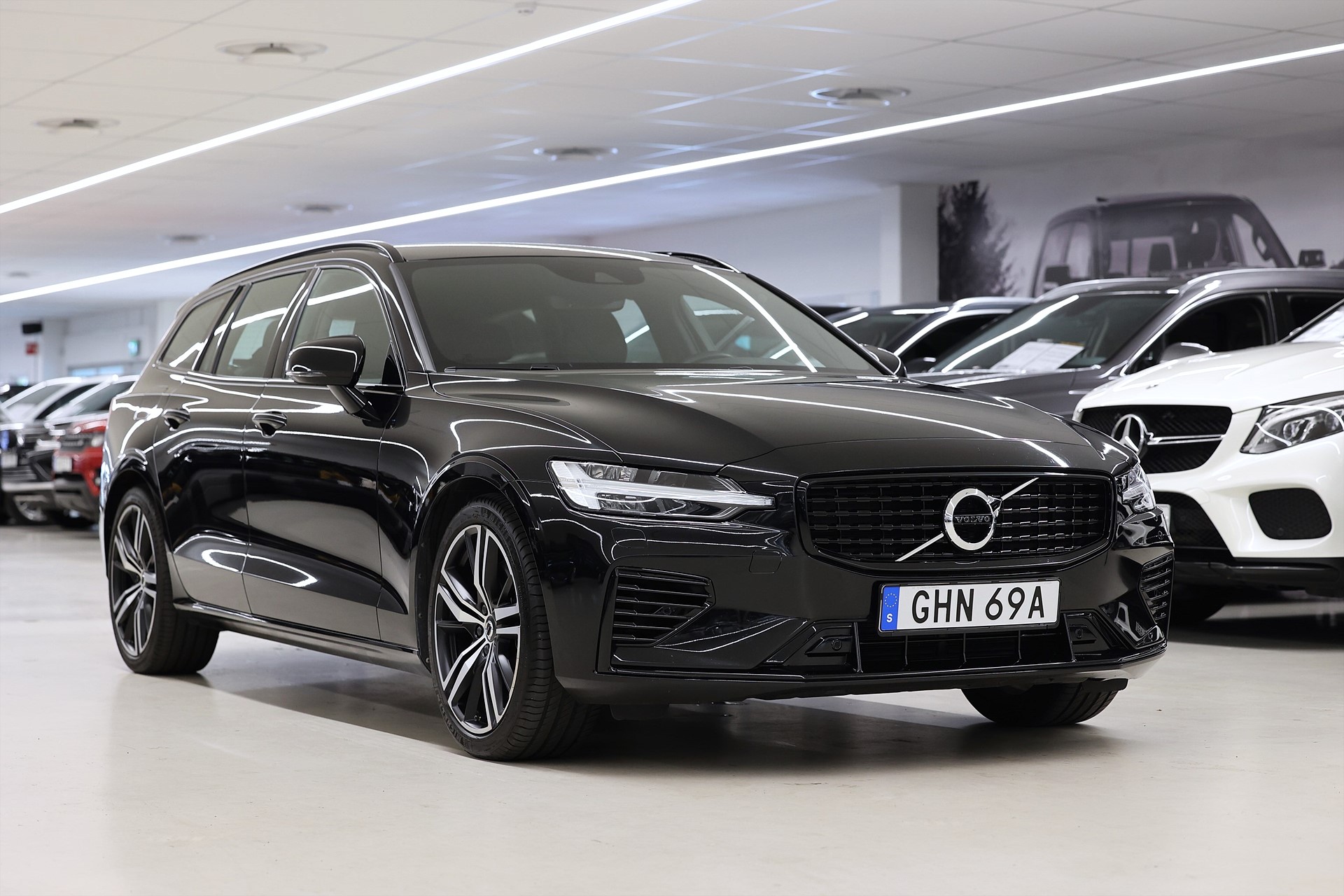 Volvo V60 Recharge T8 AWD R-Design Navi Keyless B-kamera