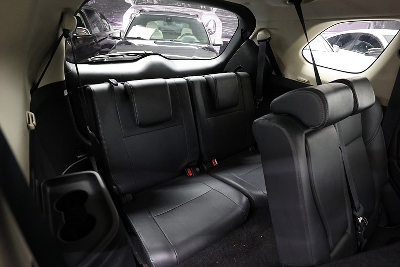 Mitsubishi Outlander 2.0 4WD Business 7-Sits 360-Kamera Keyless