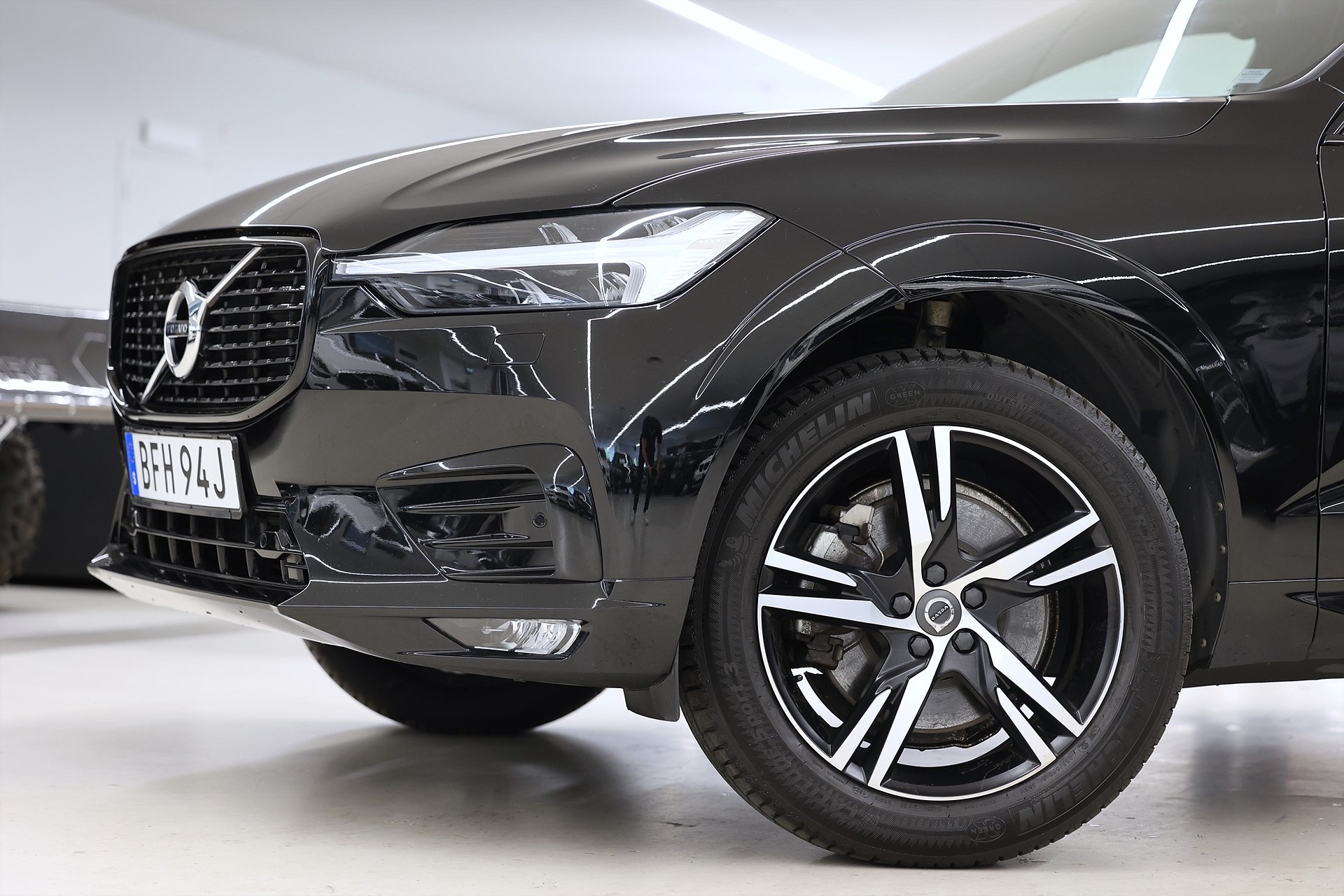 Volvo XC60 B4 AWD 197hk R-Design H/K Keyless Navi Drag