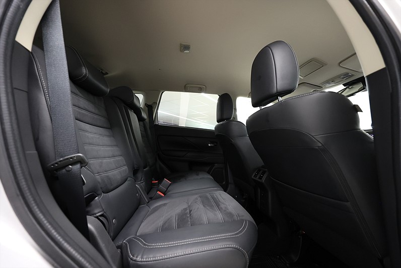 Mitsubishi Outlander 2.0 4WD 150hk Business Keyless B-kamera Carplay