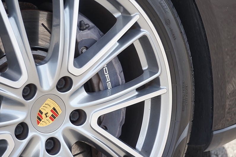 Porsche Panamera 4 Sport Turismo 330hk Pano Navi