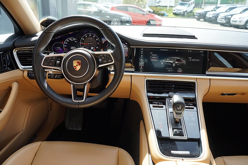 Porsche Panamera 4 Sport Turismo 330hk Pano Navi