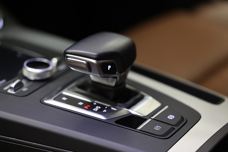Audi Q5 2.0 TFSI Quattro 252hk Cockpit Skinn Navi PDC