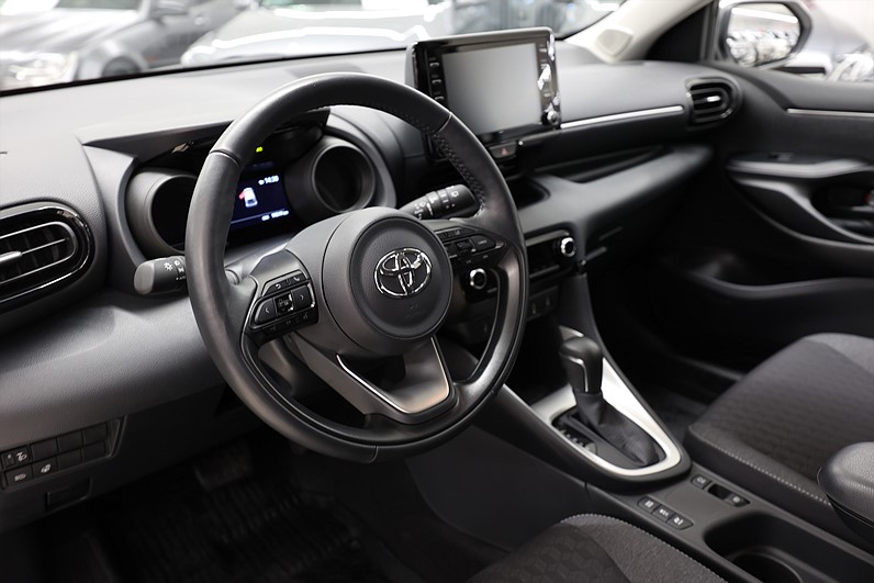 Toyota Yaris 1.5 Hybrid Style Komfortpaket B-kamera 574kr Årsskatt