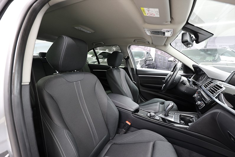 BMW 320d Sedan 163hk Sport Line HiFi B-kamera PDC
