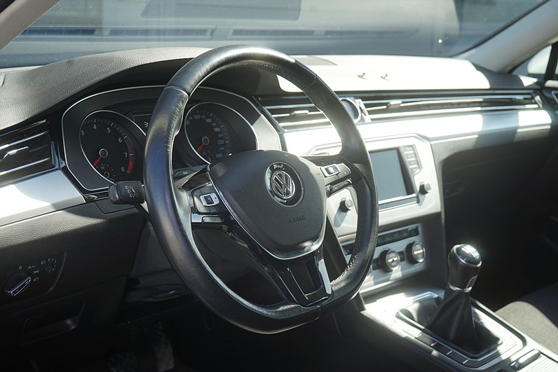 Volkswagen Passat 1.4 TSI Sportscombi 150hk Drag B-kamera PDC