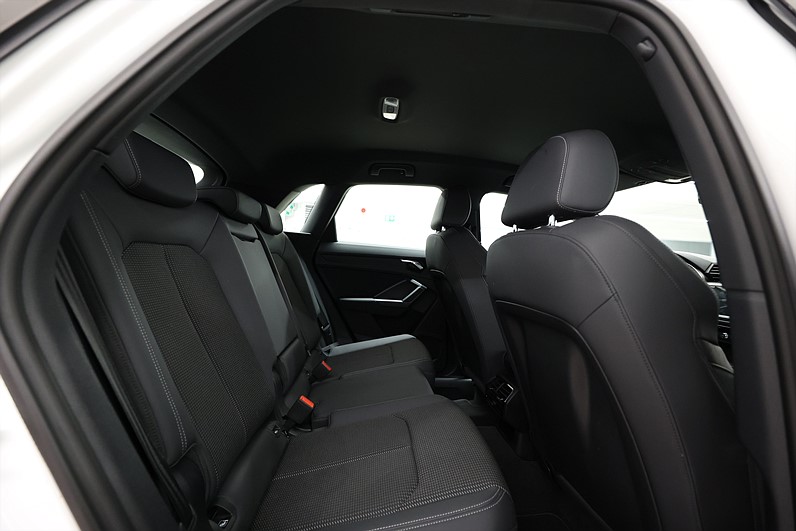 Audi Q3 40 TFSI Q 190hk S-Line Optik Cockpit Värmare