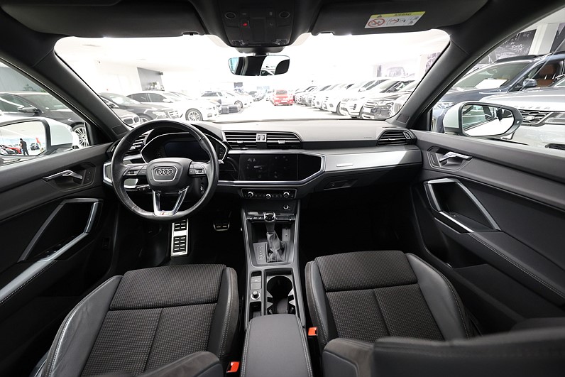 Audi Q3 40 TFSI Q 190hk S-Line Optik Cockpit Värmare
