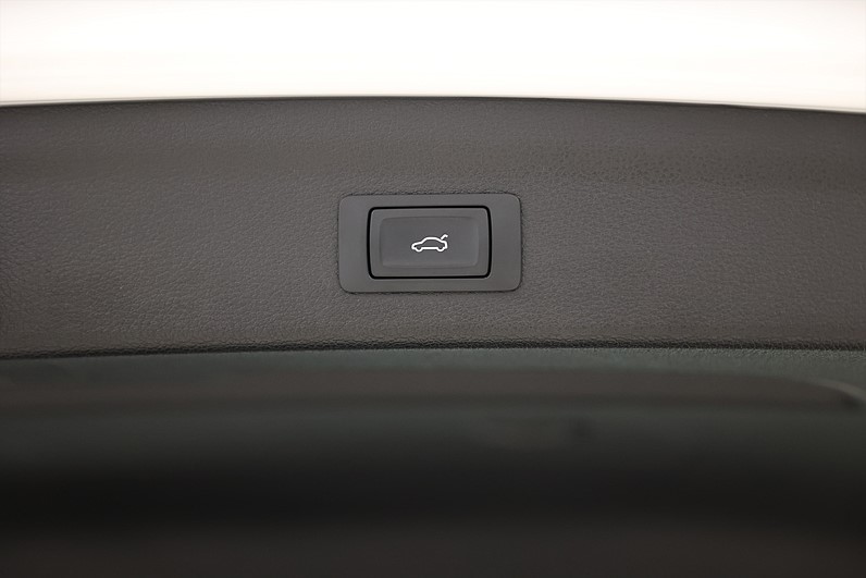 Audi Q3 40 TFSI Q 190hk S-Line Optik Cockpit Värmare
