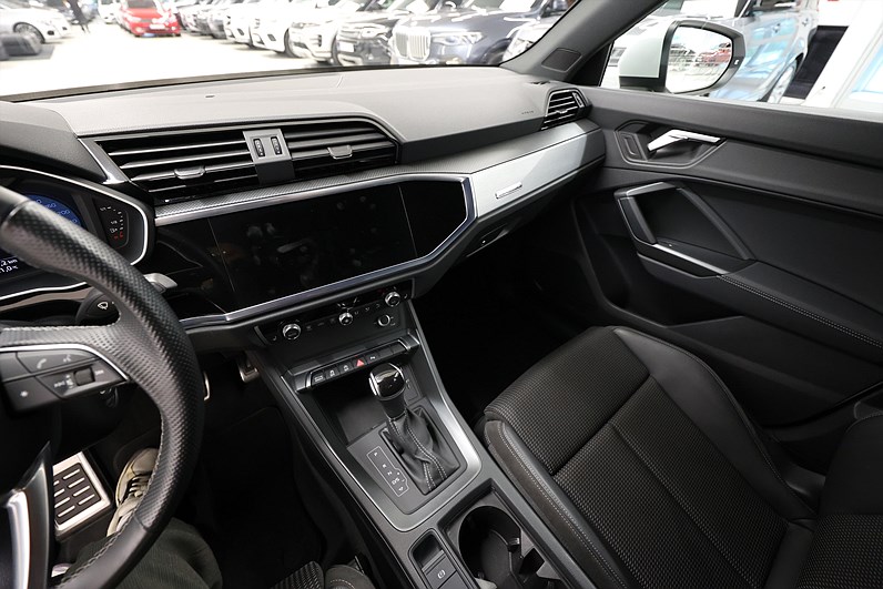 Audi Q3 40 TFSI Q 190hk S-Line Optik Cockpit Värmare