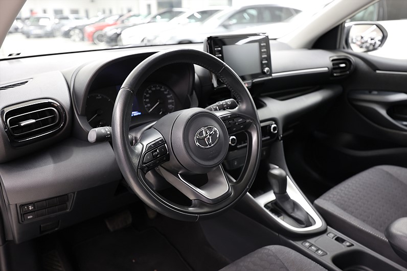 Toyota Yaris 1.5 Hybrid Active Backkamera 360kr Årsskatt LEASBAR