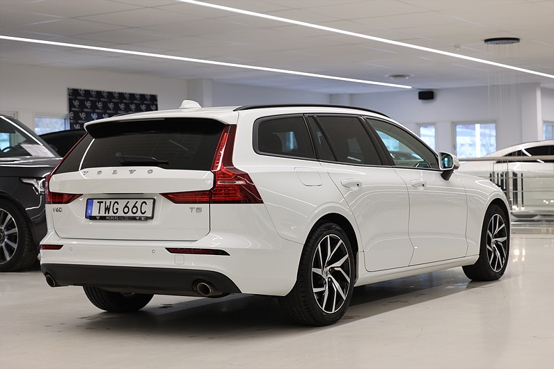 Volvo V60 T5 250hk Momentum Edt. VOC Nav Värmare LEASBAR