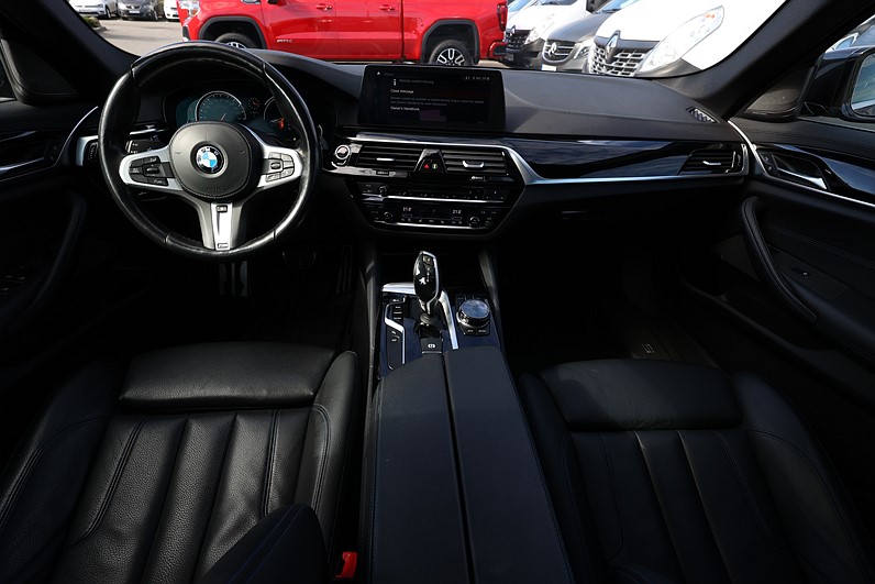 BMW 530d xDrive Sedan 265hk M Sport Taklucka H/K HUD Värmare Keyless