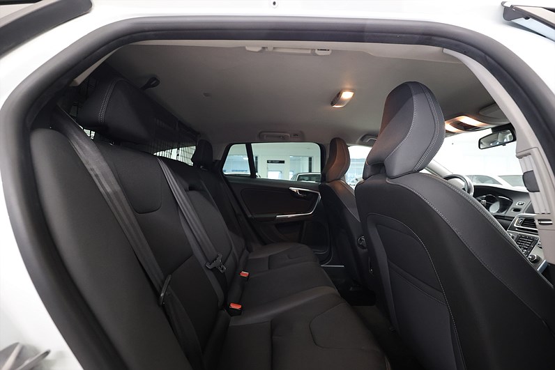 Volvo V60 D3 136hk Momentum Polestar Optimerad Värmare VOC