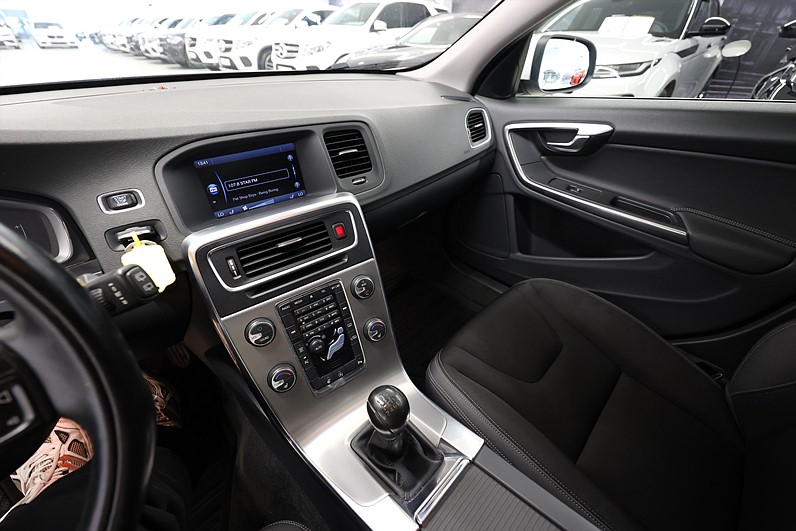 Volvo V60 D3 136hk Momentum Polestar Optimerad Värmare VOC