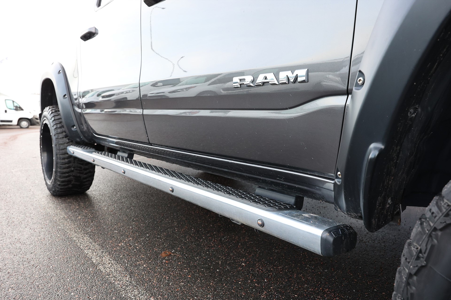 Dodge RAM 1500 Laramie 5.7 V8 Höjd Pano H/K Breddad Bakflip MOMS