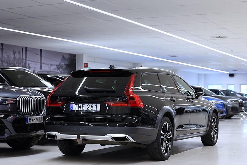 Volvo V90 Cross Country T5 AWD 250hk Momentum Drag Värmare PDC