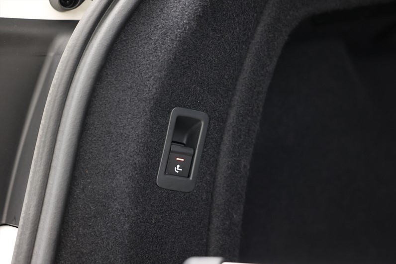 Audi A4 Avant 2.0 TDI Q 150hk Proline B-kamera Värmare Drag MOMS
