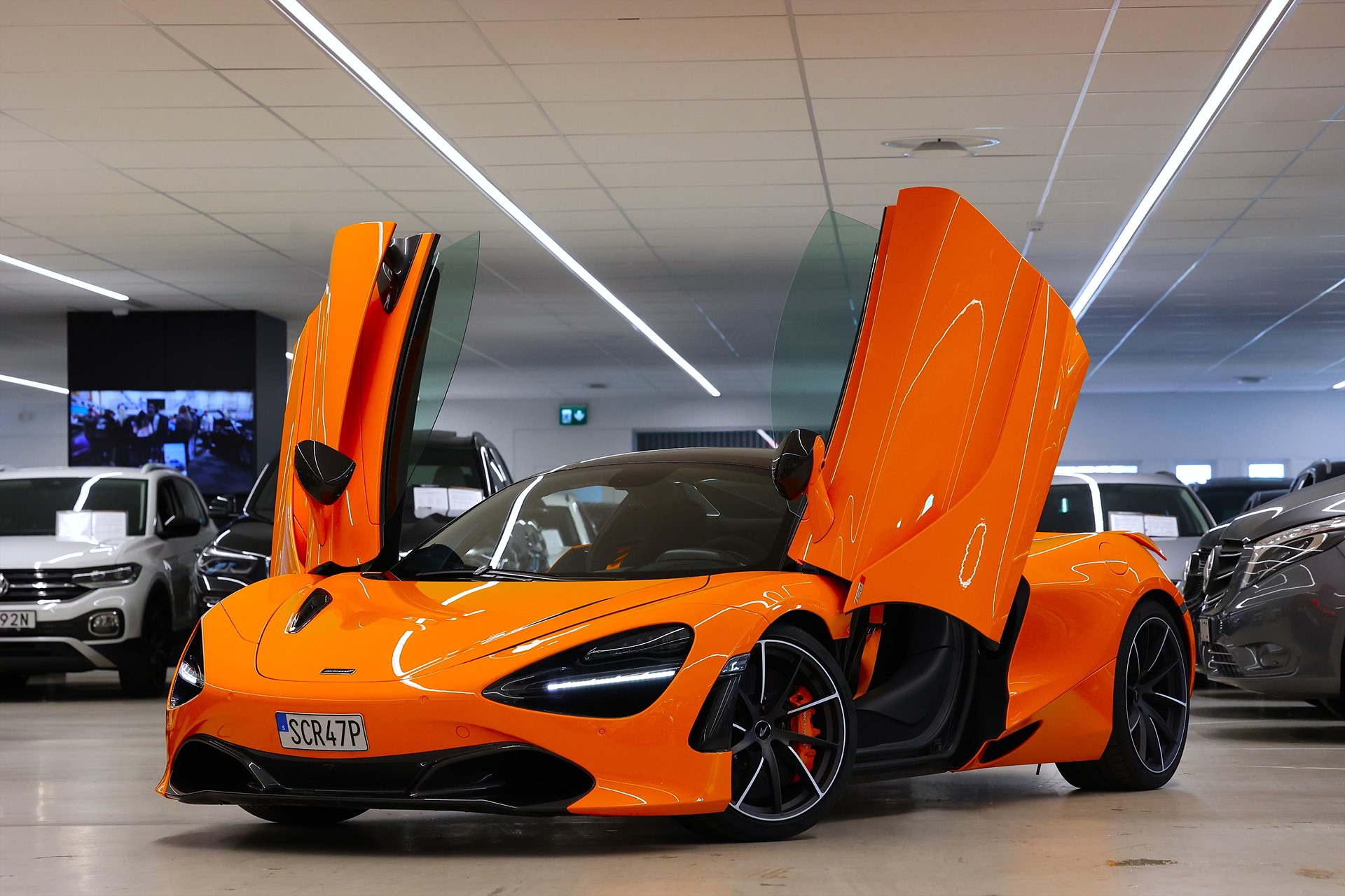 McLaren 720S Spider Performance Plus B&W Carbon fibre Lift