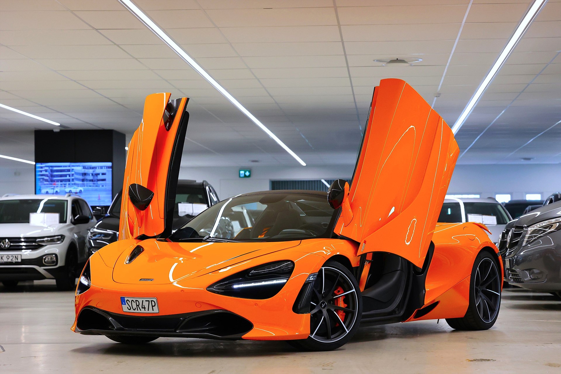 McLaren 720S Spider Performance Plus B&W Carbon fibre Lift