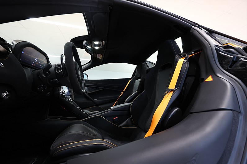 McLaren 720S Spider Performance Plus B&W Carbon fibre Lift