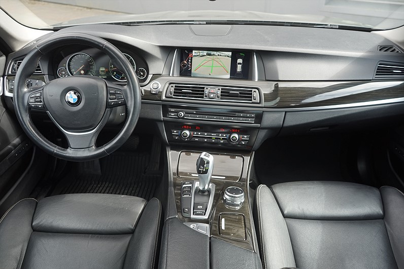 BMW 535d Touring 313hk Luxury H/K Pano Massage Navi Drag