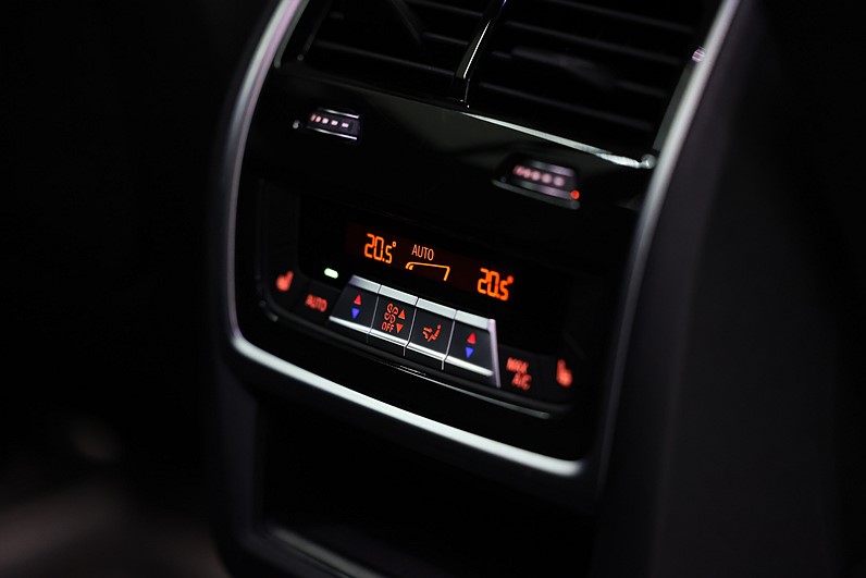 Bmw X6 xDrive 40i 333hk Innovation Edition Pano H/K HUD 360° Display Key